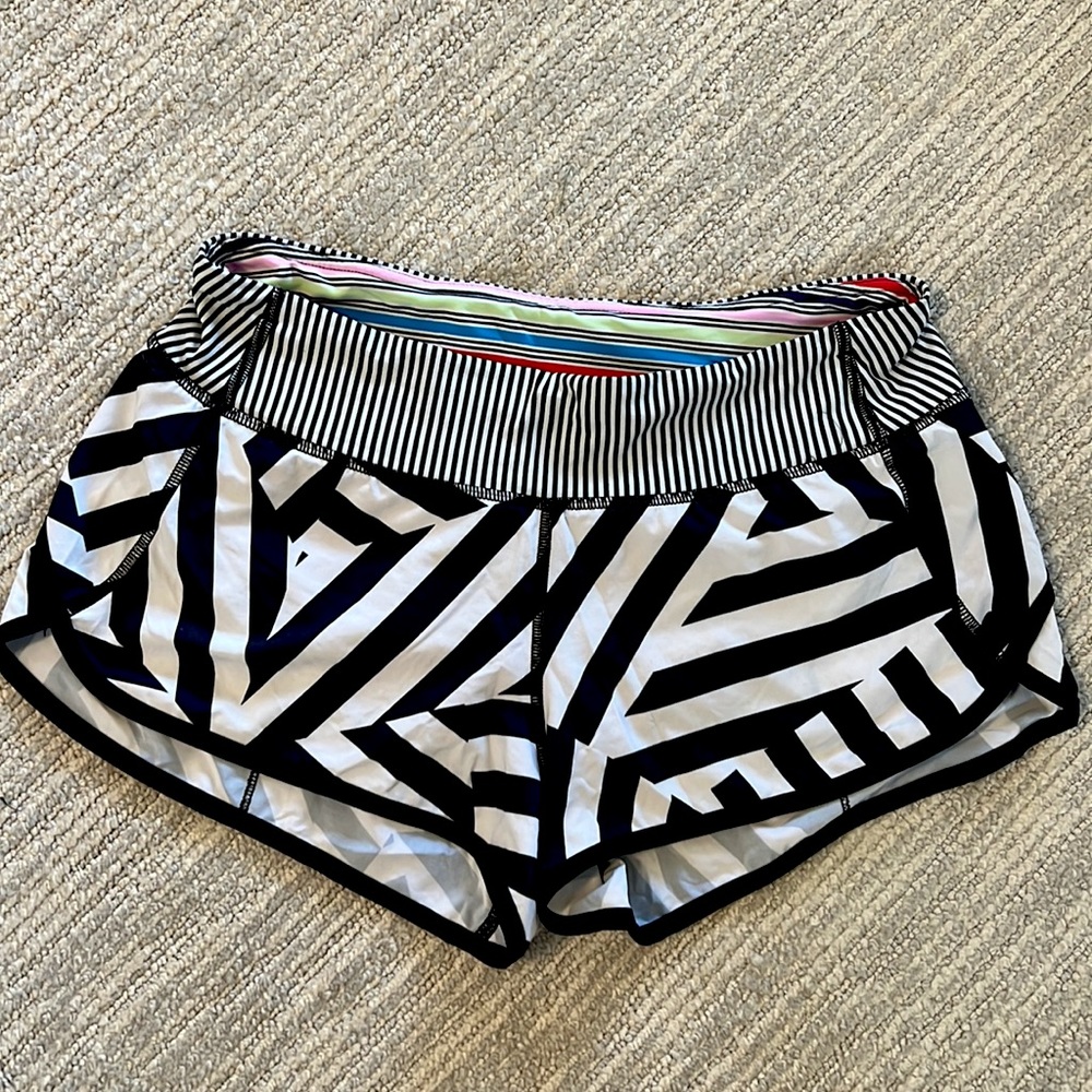 Lululemon Speed Short 2014 Seawheeze AUS Release Which Way Sway Size 6